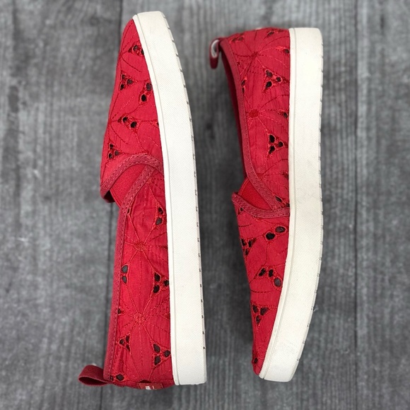 Koolaburra by UGG Amiah Lace Floral Slip-On Sneakers [S3231] - Picture 4 of 9